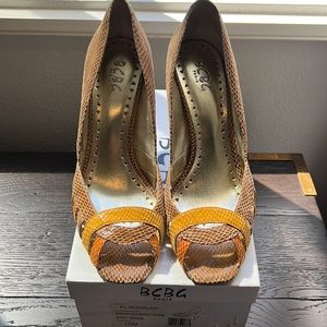 BCBG shoes with upper leather and man made sole.